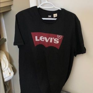 levi’s tshirt